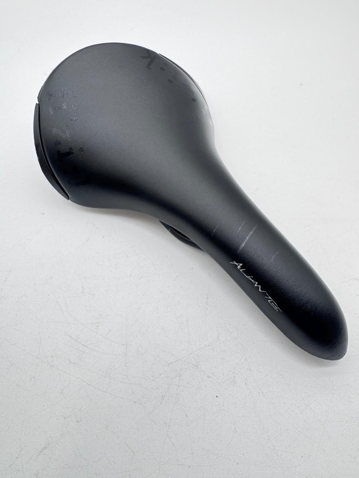 Fizik Aliante Large Saddle Bull Spine Concept Black Italy Made