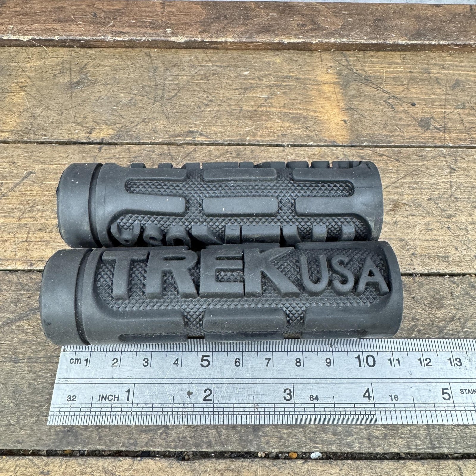 Trek USA Handlebar Grips Pair Black Rubber ATI Bar Ends Bike MTB 990 970 90s