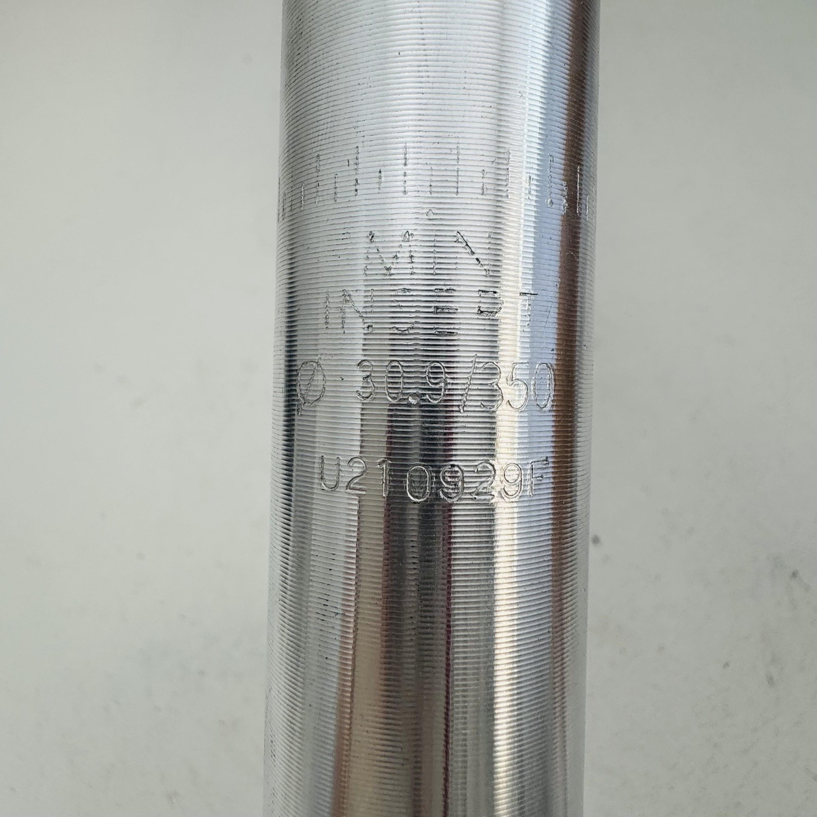 UNO SP-359 30.9mm Alloy Seatpost 350mm Silver Micro-Top Universal Bike MTB A96