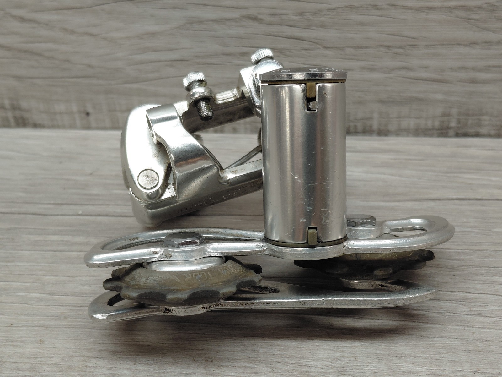 Vintage SunTour Superbe 1st Gen Rear Derailleur Short Cage Silver – Japan