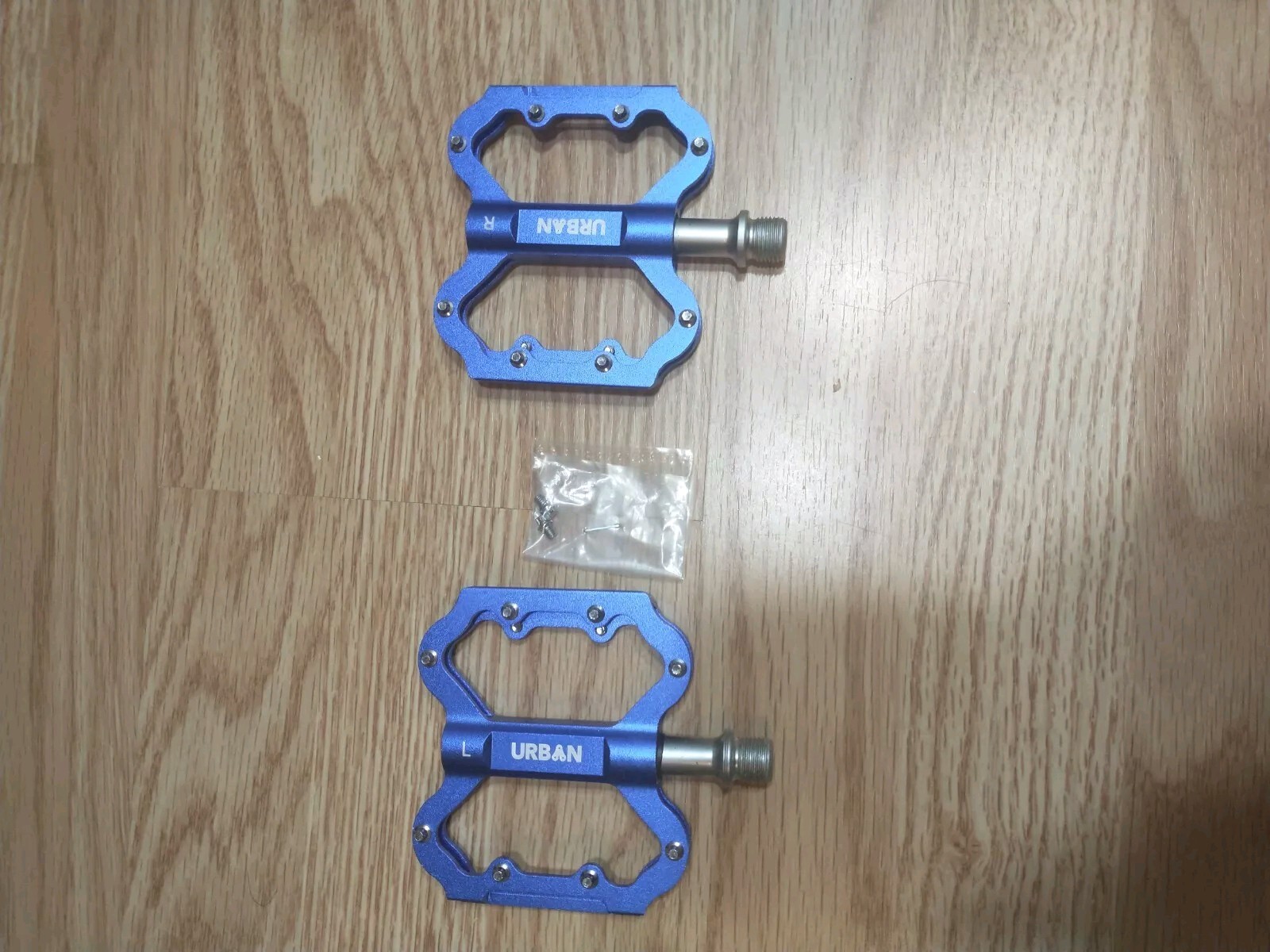 URBAN Cycling Apparel Light Pedals with 16 Hex Pins for Grip, Blue Color