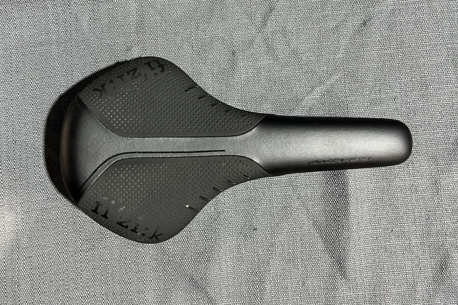Fi’zi:k Antares R1 Saddle Large 152mm 275mm Braided Carbon Rails 7×9 Road Bike