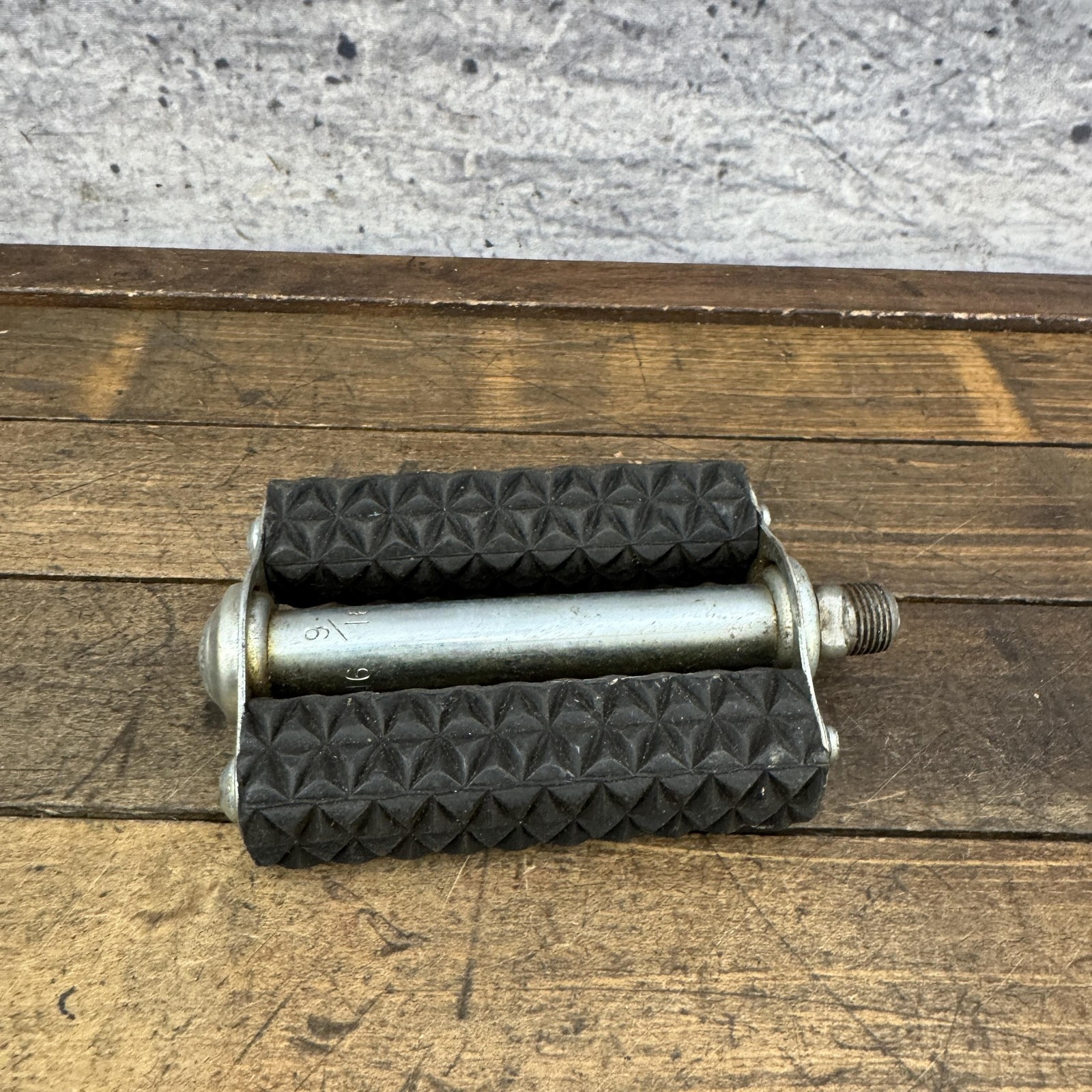 Vintage Schwinn Approved Bike Pedal RIGHT ONLY Single 9/16 Black Cruiser 365g