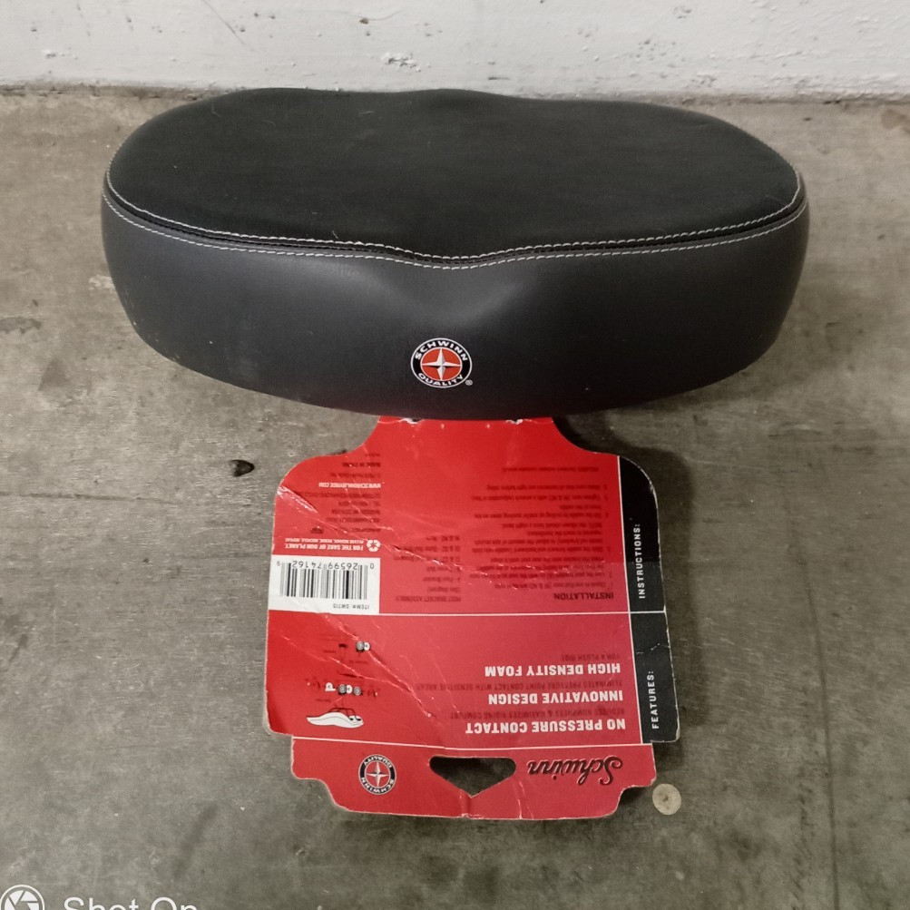 Schwinn Comfort Bike Saddle Seat Black Universal Fit 7x7mm Rails SW75322