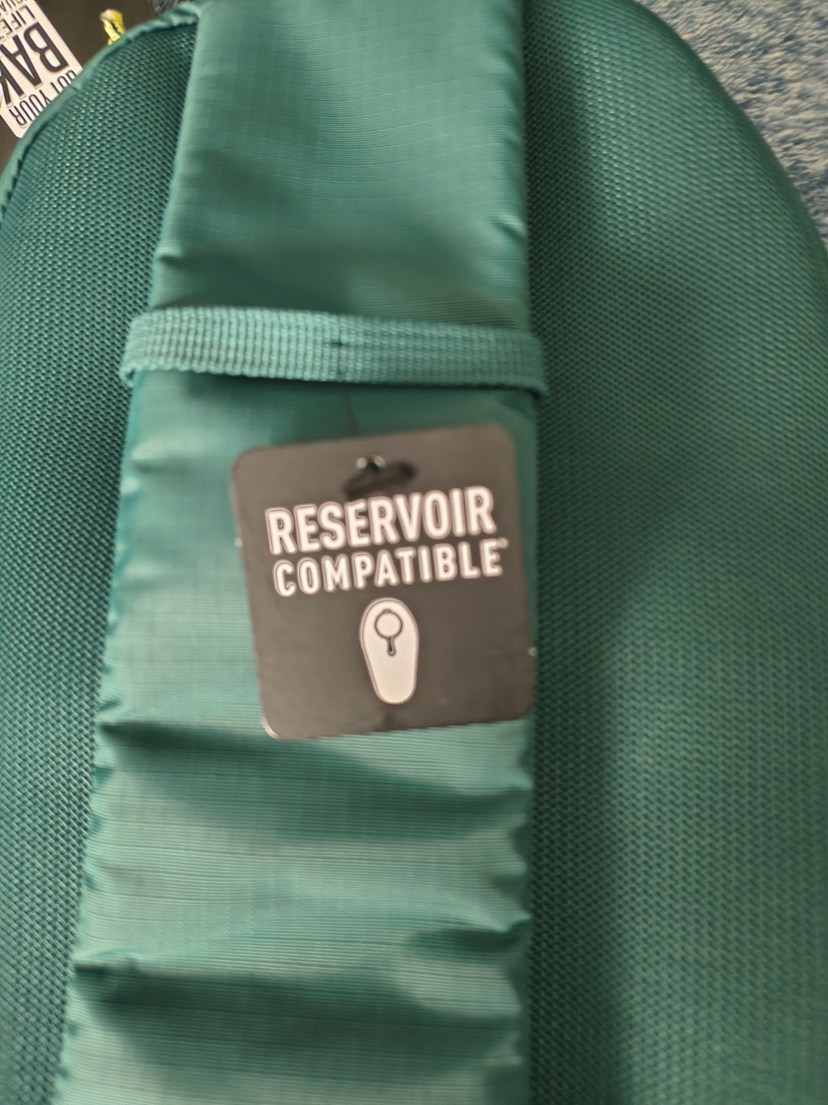Camelbak New Arete 8 Sling Bag 32oz Compatible Green/Yellow