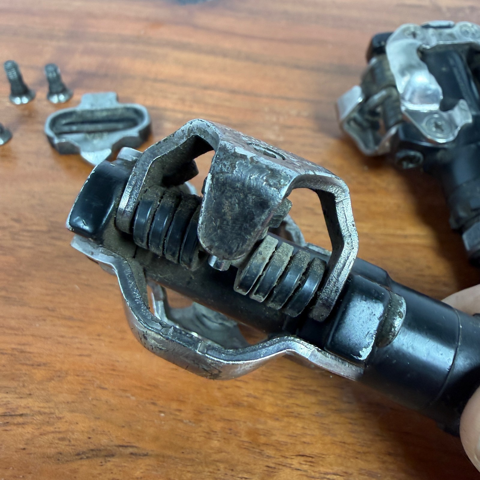 Shimano PD-M520 Clipless SPD Pedals Dual-Sided MTB Mountain Bike Pedals READ
