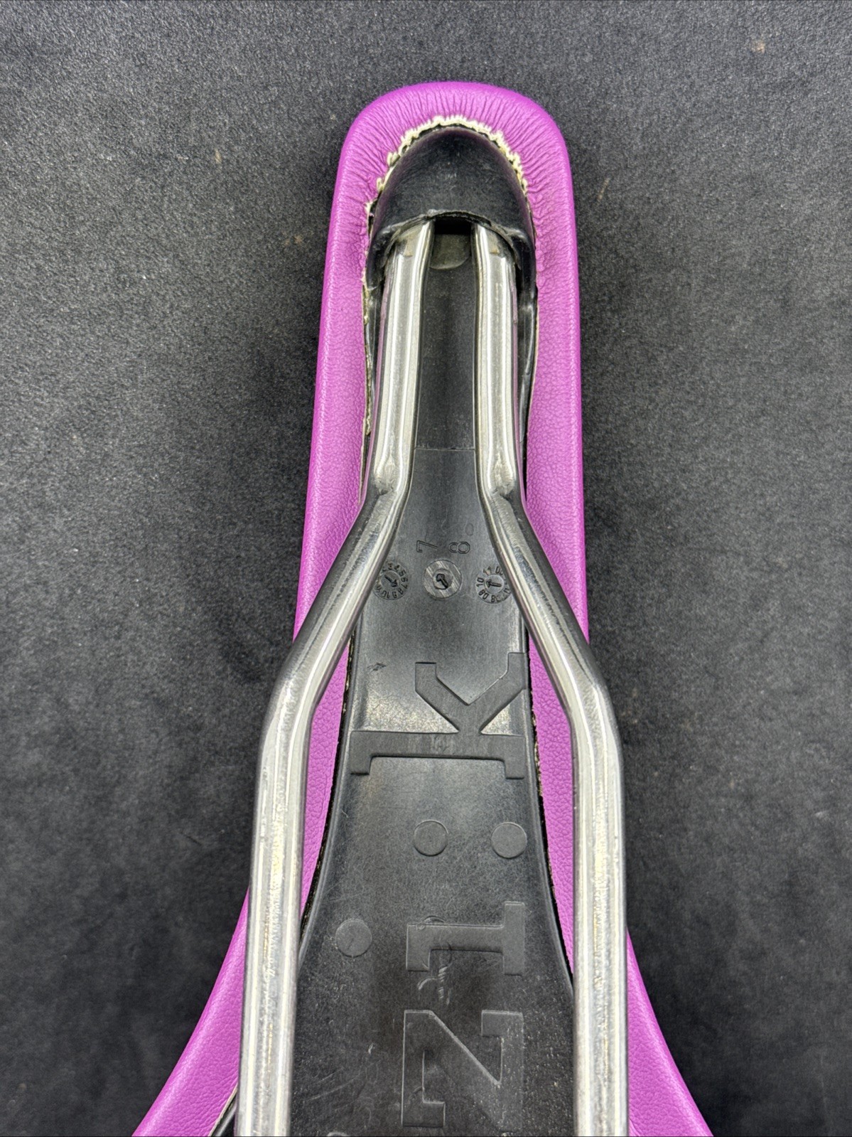 fi:zi’k Antares VS TEST Purple 142mm K:ium Rail Saddle EXCELLENT USED
