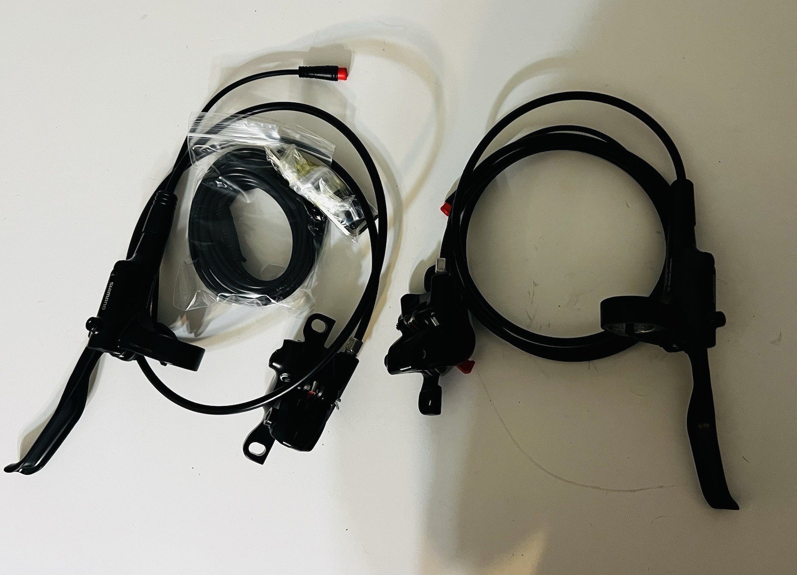 Shimano BL-MT200 Left & Right Hydraulic Disc Brake Lever – Black/wiring Harness