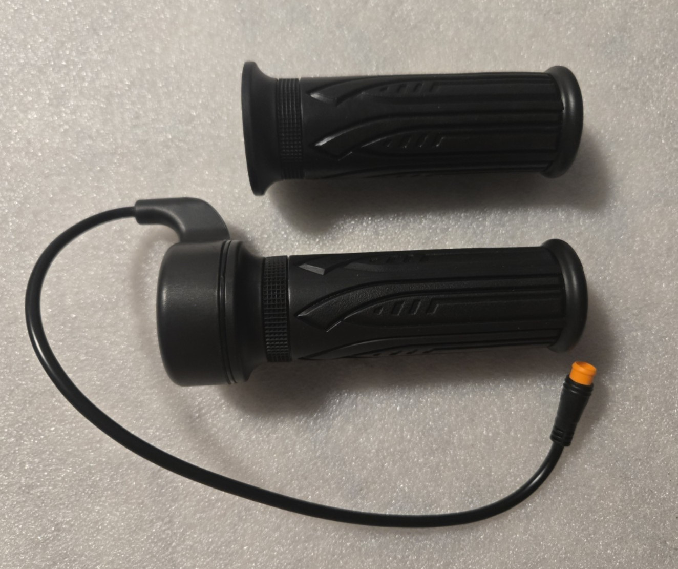 Universal 3 Pin Ebike Throttle Full Twist Compatible with Electric Bike Scooter
