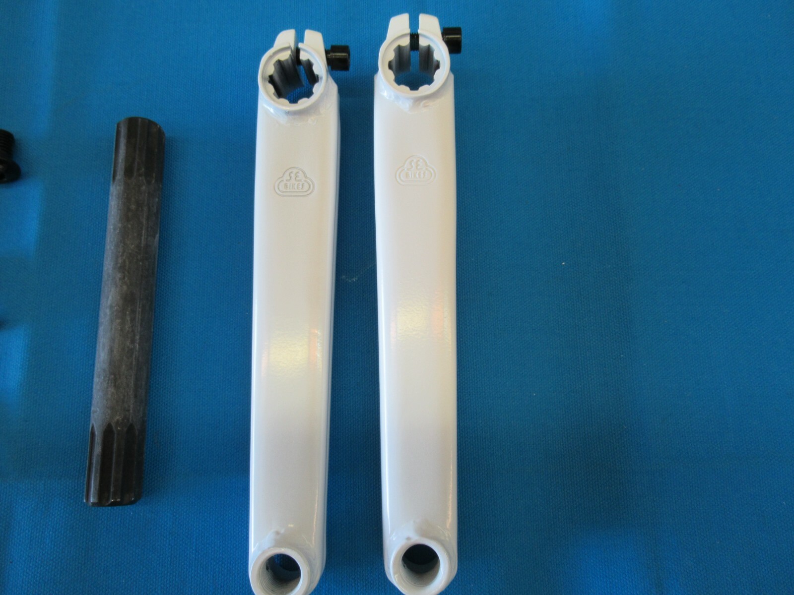 SE Bike BMX Bicycle V-Ridge Crank Cromo White 3 Piece Set 175 mm with Axle -New