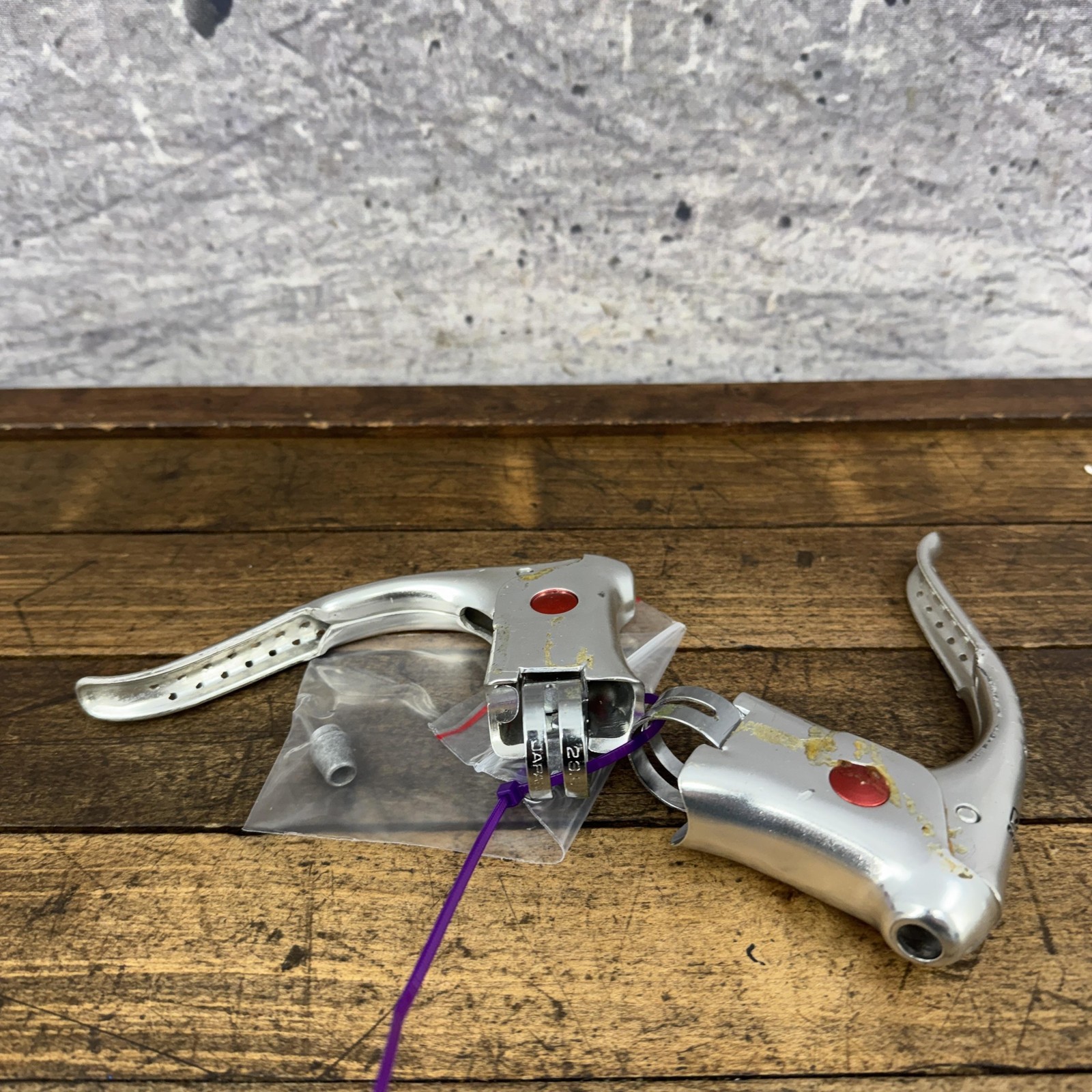 Vintage Shimano 600 Brake Levers Arabesque Pair Non-Aero Silver Drilled 23.8mm