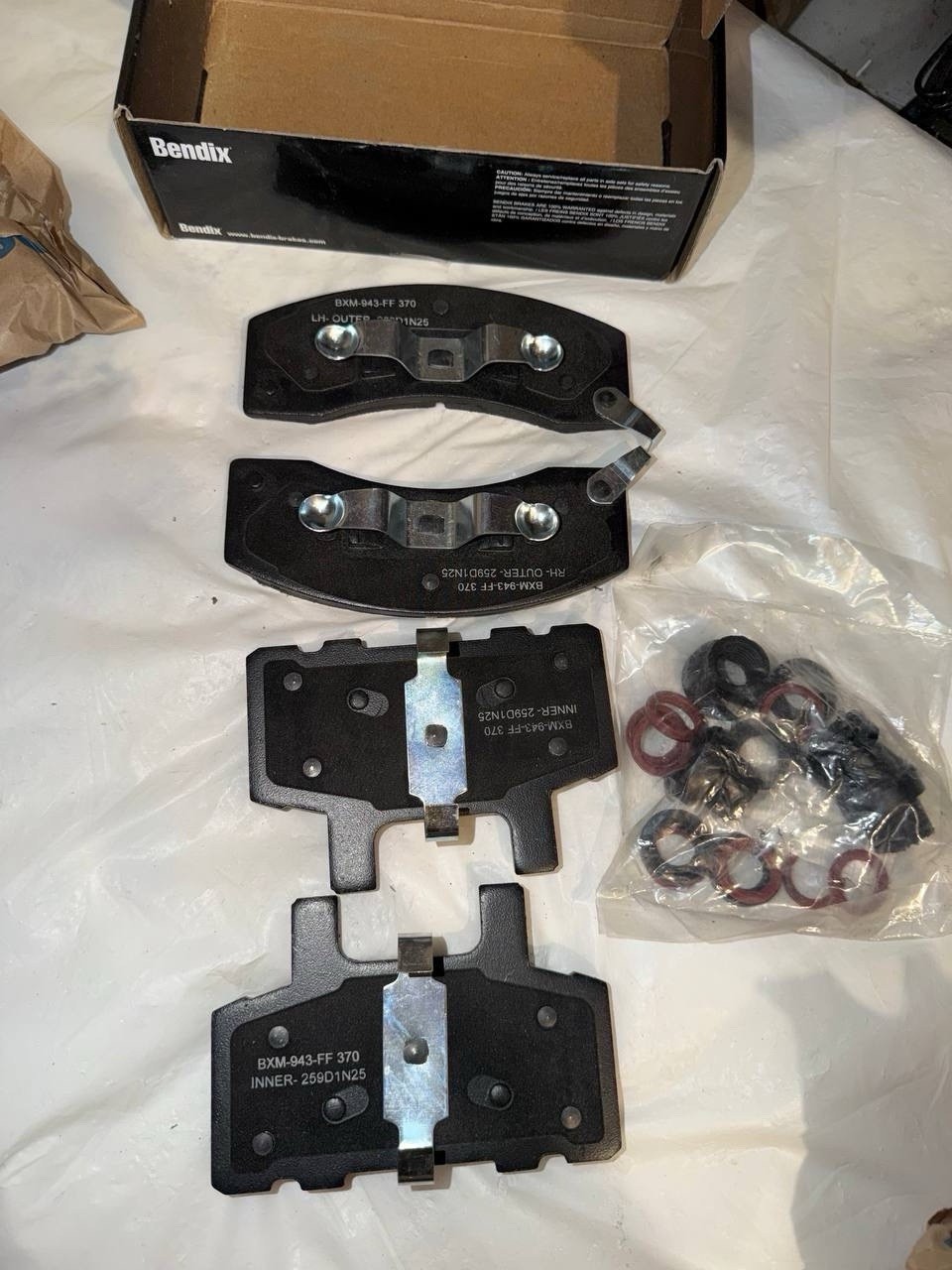 Bendix Premium SBM370 Semi-Metallic Front Brake Pads for Chevy, Dodge, GMC