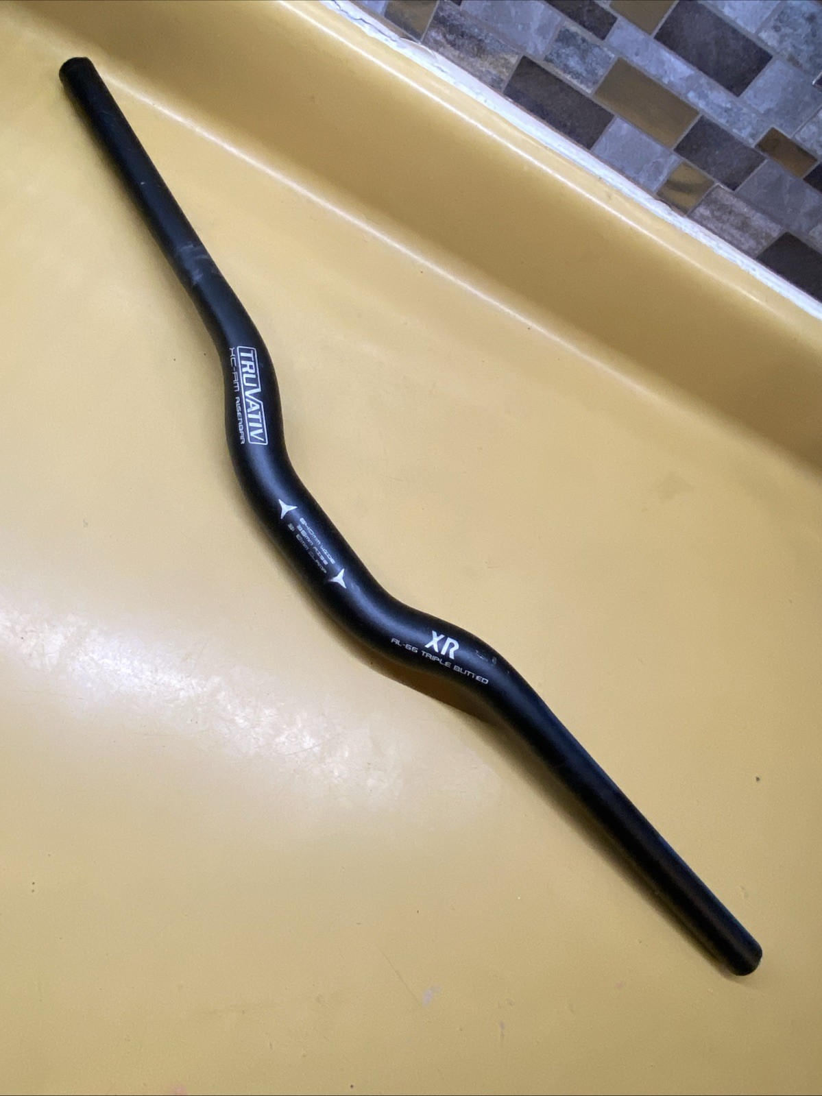 Black Truvativ XC-AM AL-66 XR 31.8 x 640mm X 35mm Riser Handlebar