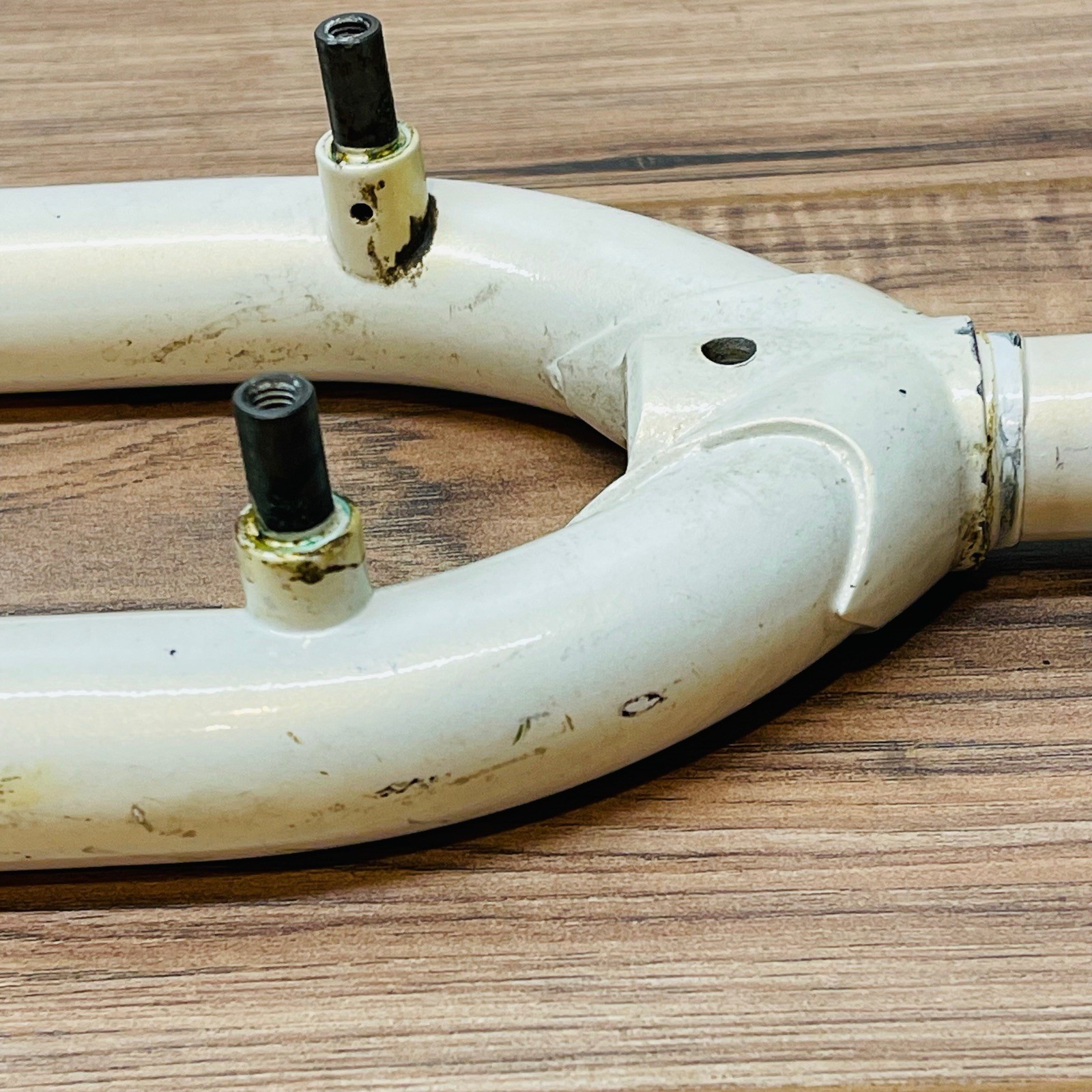 Vintage ROLLER CAM BRAKE MOUNT MTB Fork 1-Inch Threaded 193 Steerer White