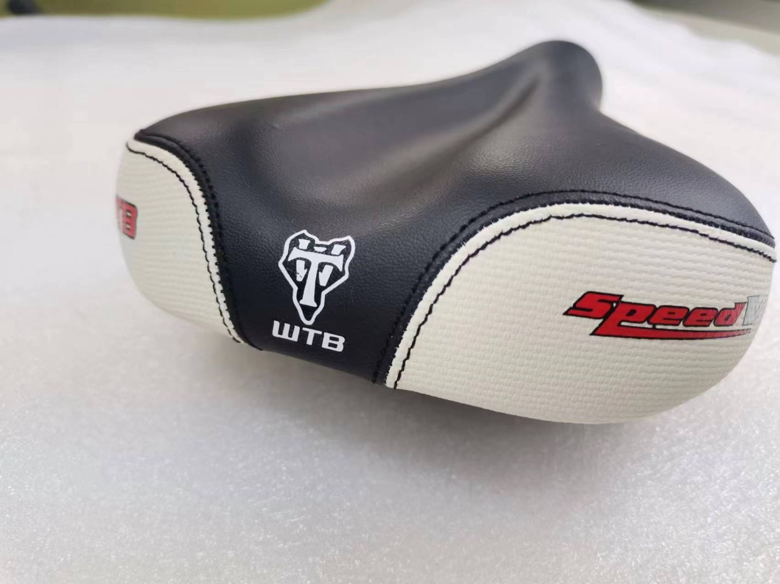 NEW OLD STOCK WTB SPEED V SADDLE SEAT WIDE 160MM BLACK WHITE MTB TOURING BIKE