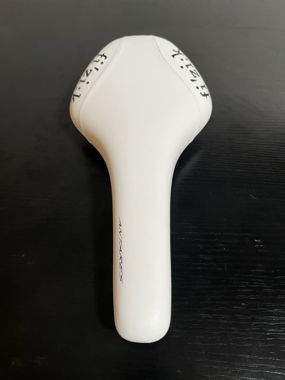 fi’zi:k Antares Racing Saddle Seat White 211g