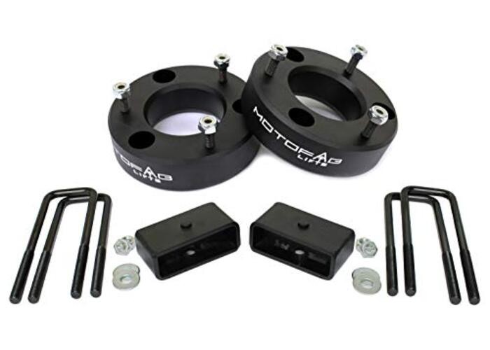 MotoFabLifts CH-2.5F-2R-19 2.5 in Front and 2 in Rear Leveling lift kit that