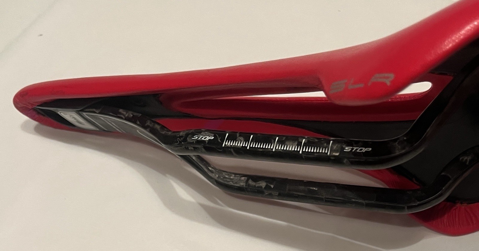 Selle Italia SLR Kit Carbonio Flow TEST Saddle Red Carbon 126g 275mm x 135mm