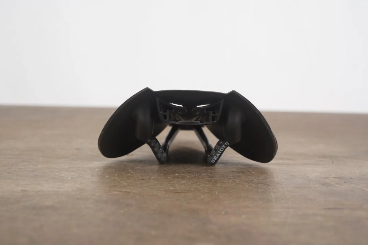 148mm (Large) Fizik Aliante Versus Evo R1 Carbon Rail Road Saddle 184g