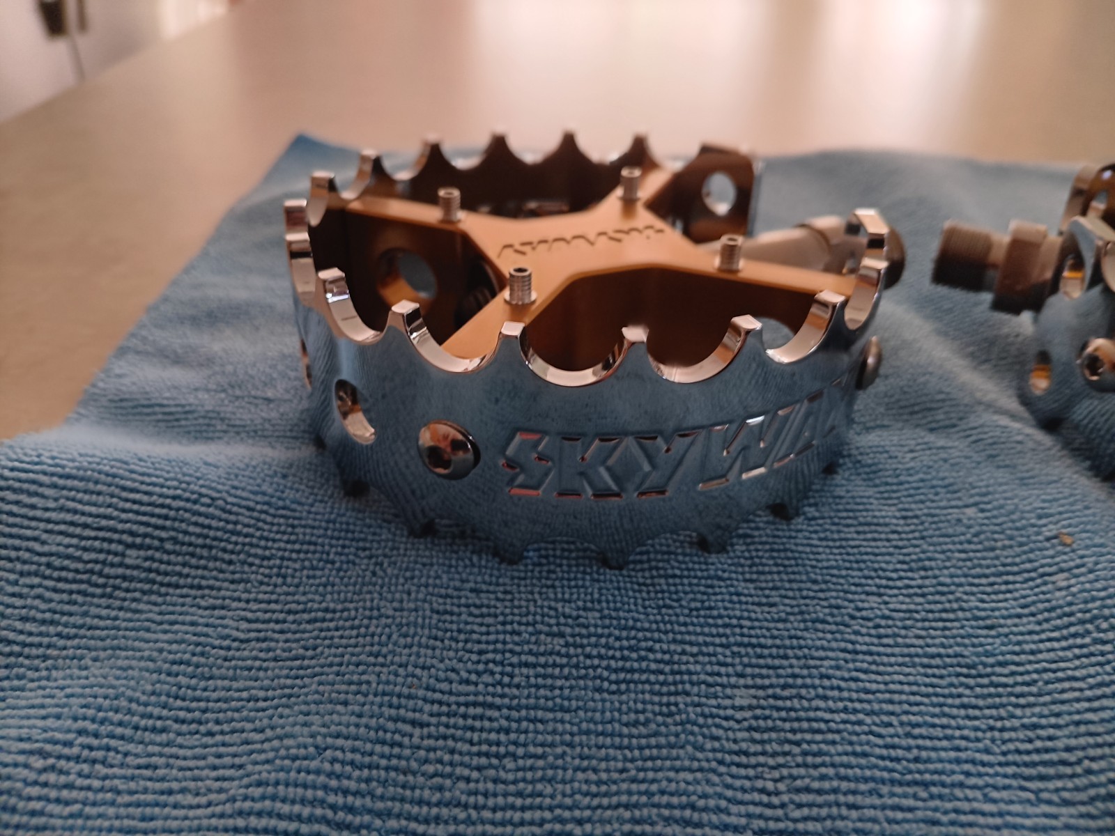 Bullseye Skyway Cage Pedals Chrome and Gold 9/16