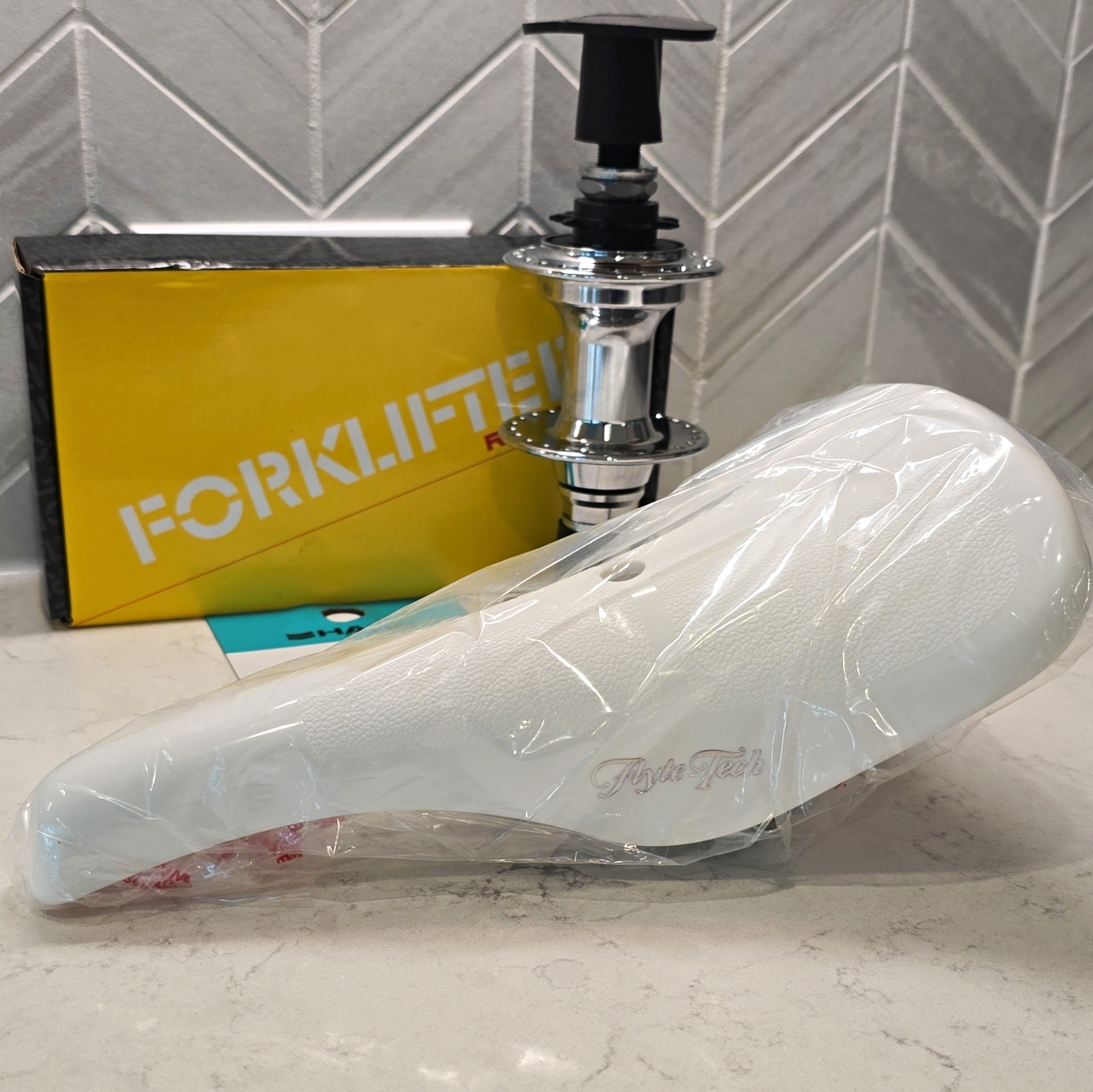 Flyte Tech White BMX Bike Saddle/Seat, Plastic/Metal, MPN 124T