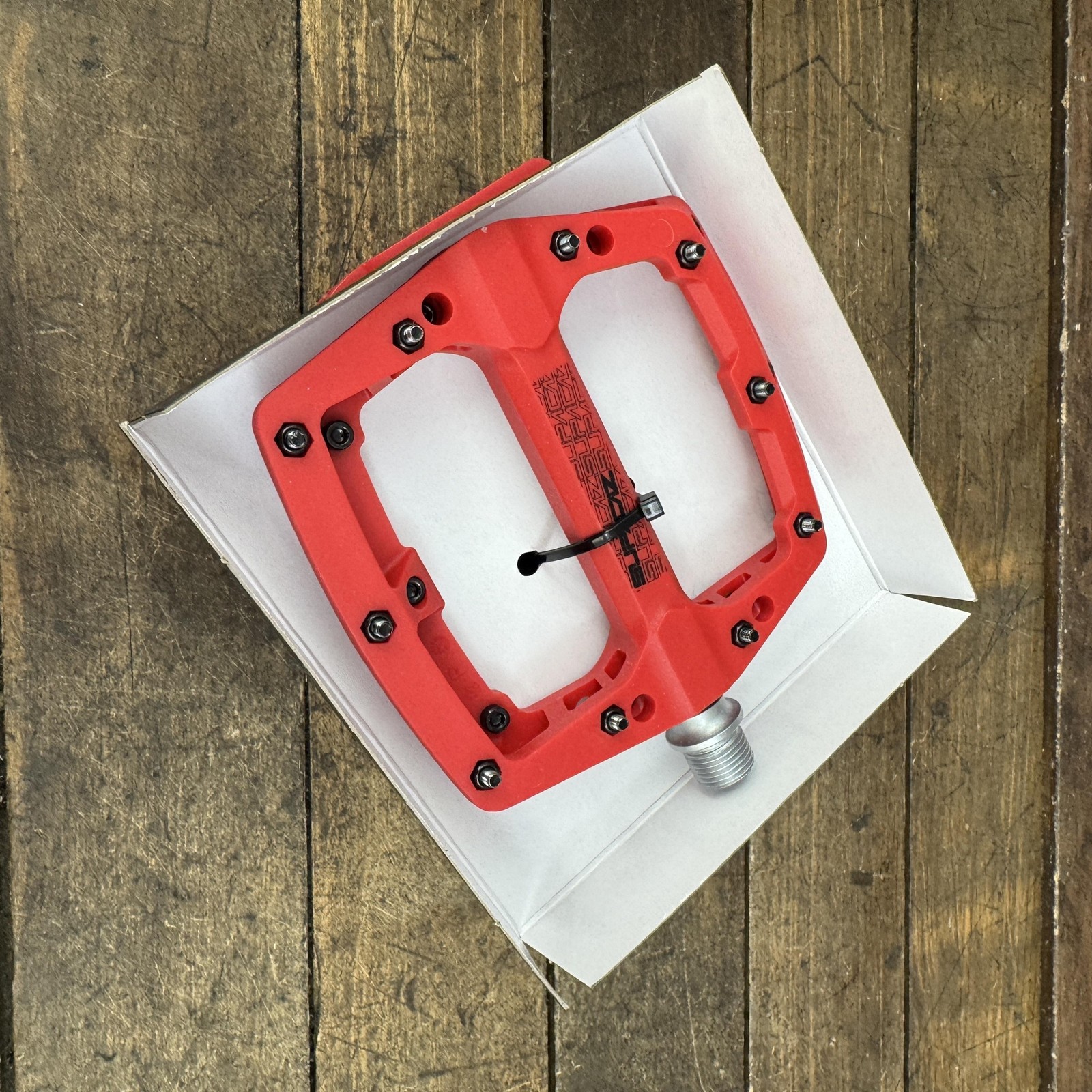 Supacaz Smash Flat Platform Bike Pedals 9/16 Red Composite Pair Pair 2 Pedals