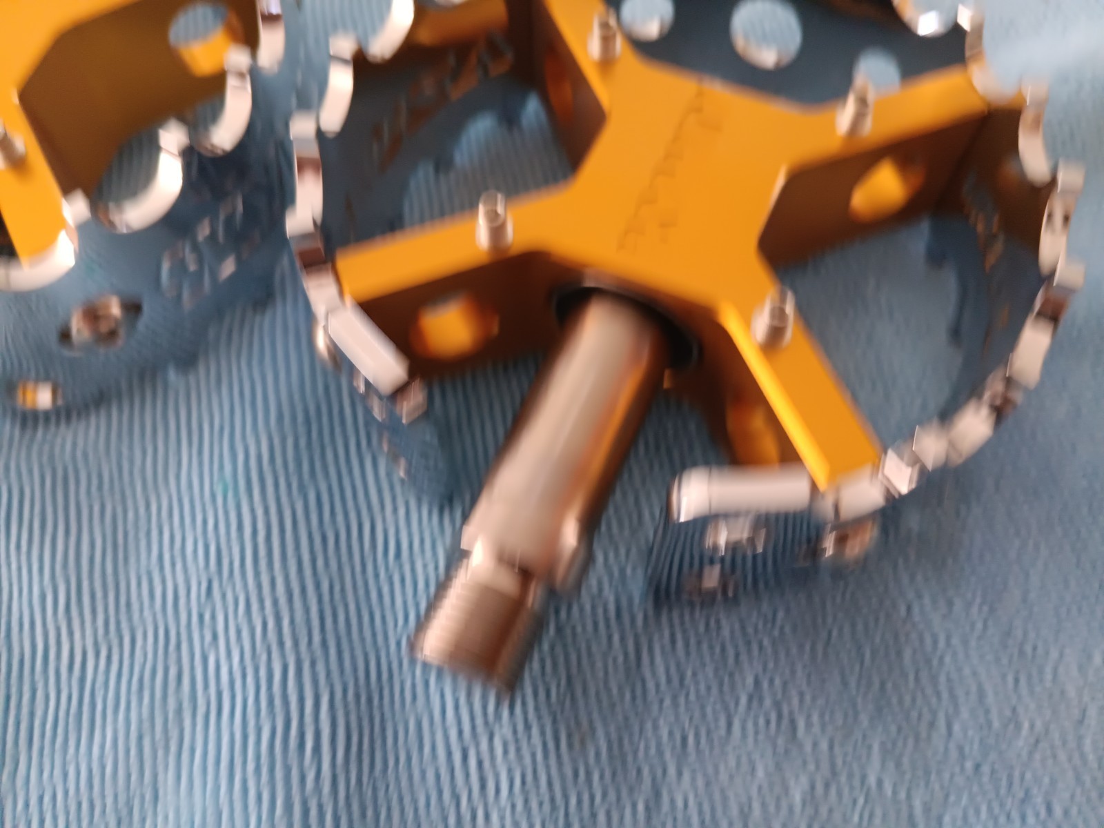 Bullseye Skyway Cage Pedals Chrome and Gold 9/16