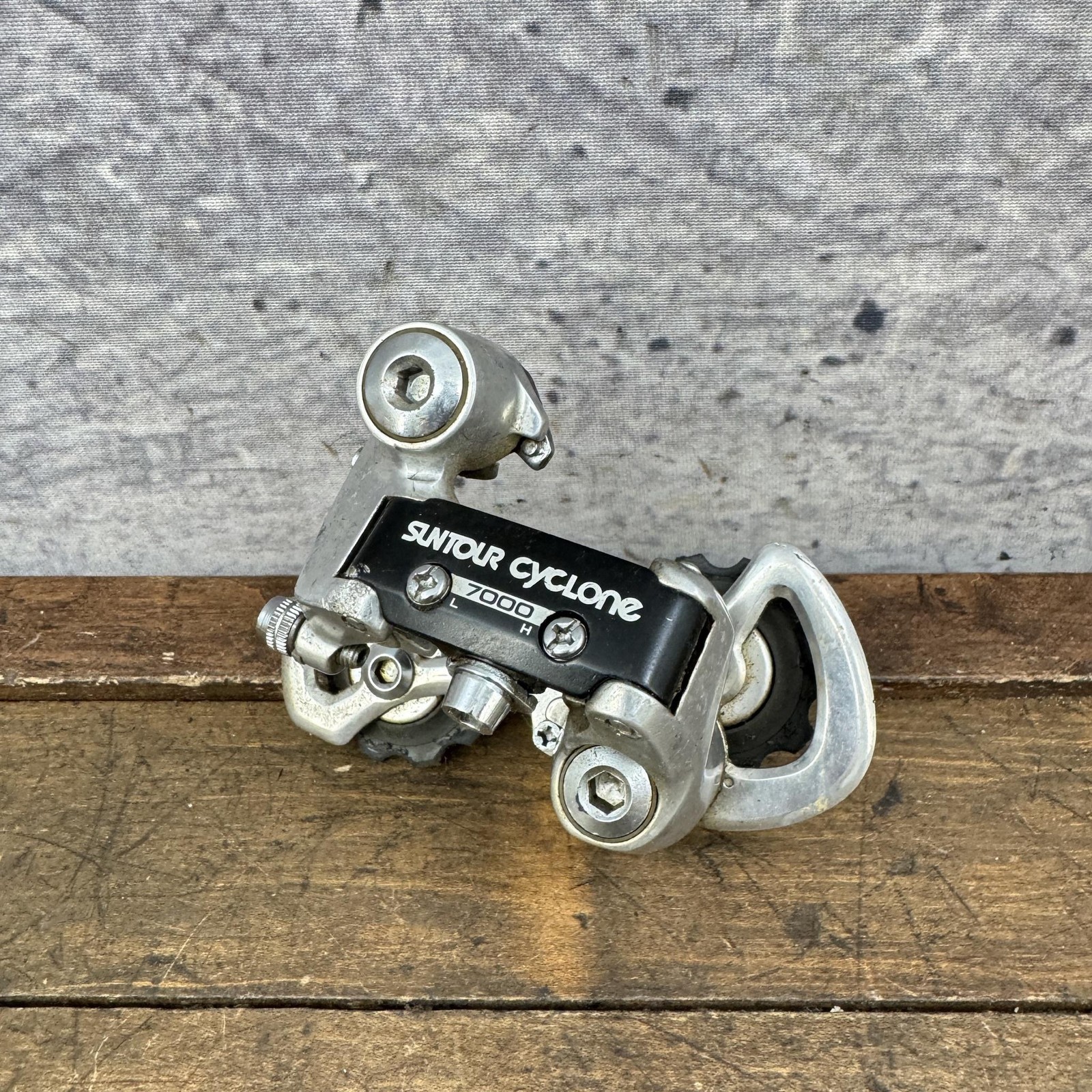 Vintage Suntour Cyclone 7000 Rear Derailleur Short Cage Black Bolt-On 220g