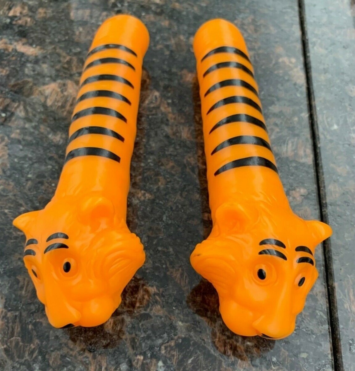 ORANGE ESSO TIGER BICYCLE HANDLE BAR GRIPS VINTAGE PAIR NEW SCHWINN ROYAL DESIGN