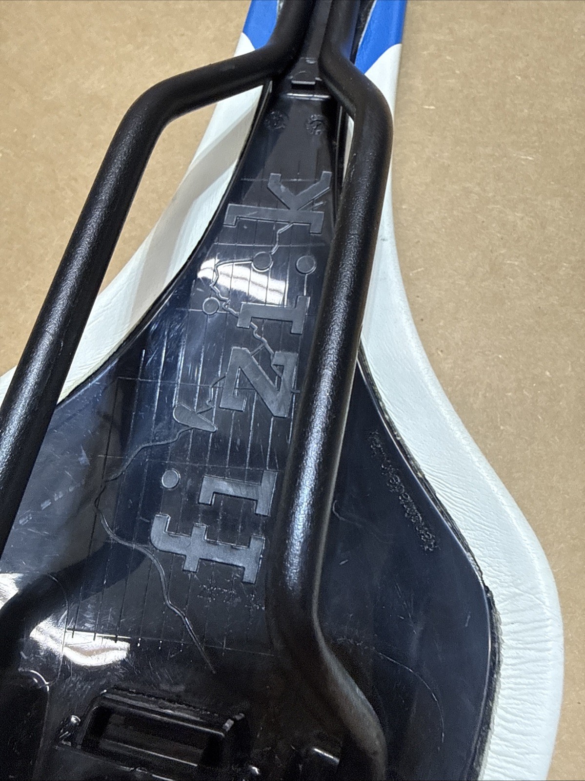 Fizik Tundra 2 Bicycle Saddle Seat with Manganese Rails Blue and White cth54