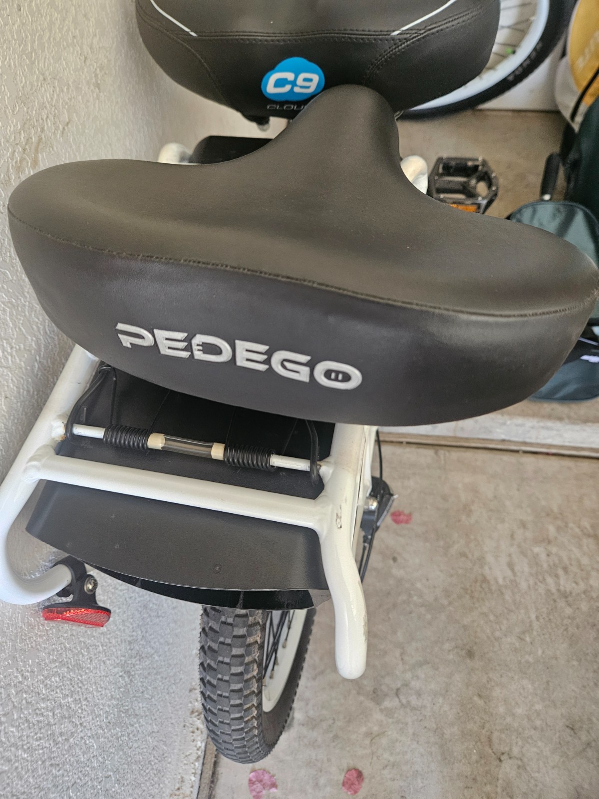 Saddle for Pedego Electric Ladies Bike see description after pictures of seats