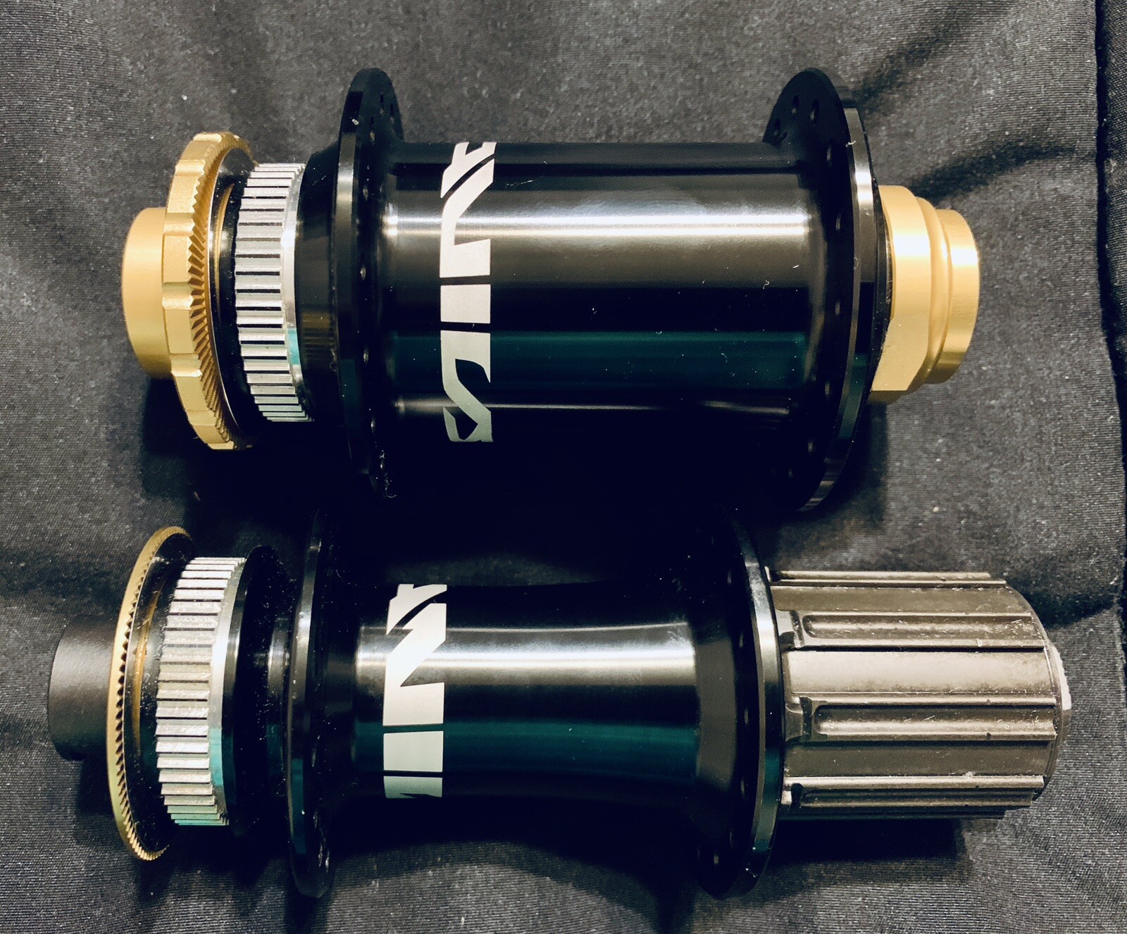 Shimano Saint 32h Hubs Front HB-M820 20x110mm Thru Axle & FH-M810 Rear 10x135mm