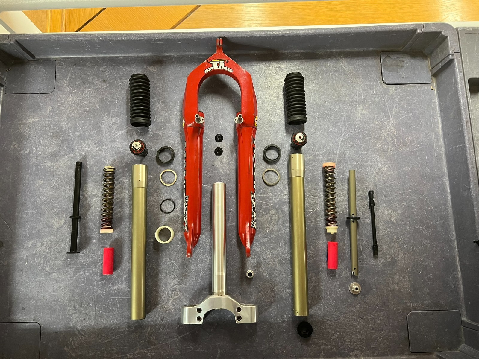 Rare Answer Manitou TI Spring Titanium Forks 1 1/8” Threadless 170mm RETRO Red