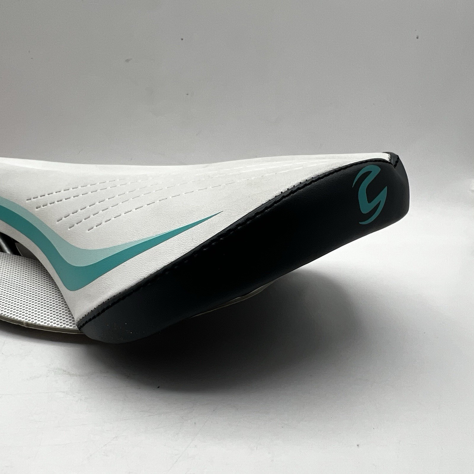 Terry Women’s Butterfly Ti Bike Saddle Seat, Comfortable Center Cutaway, White