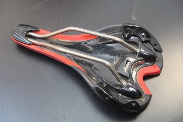 Fizik Aliante Sport Titanium rail Saddle Italy Red and Gray