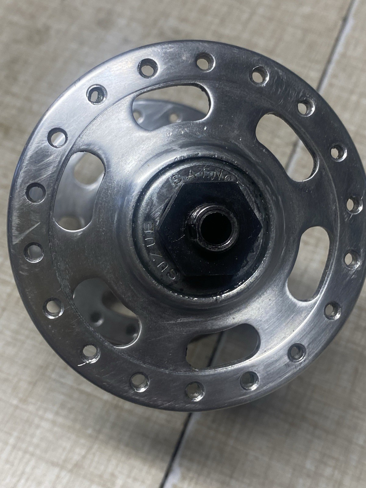 SUZUE FRONT HUB HIGH-FLANGE 36-HOLE 100 MM SPACING, QR