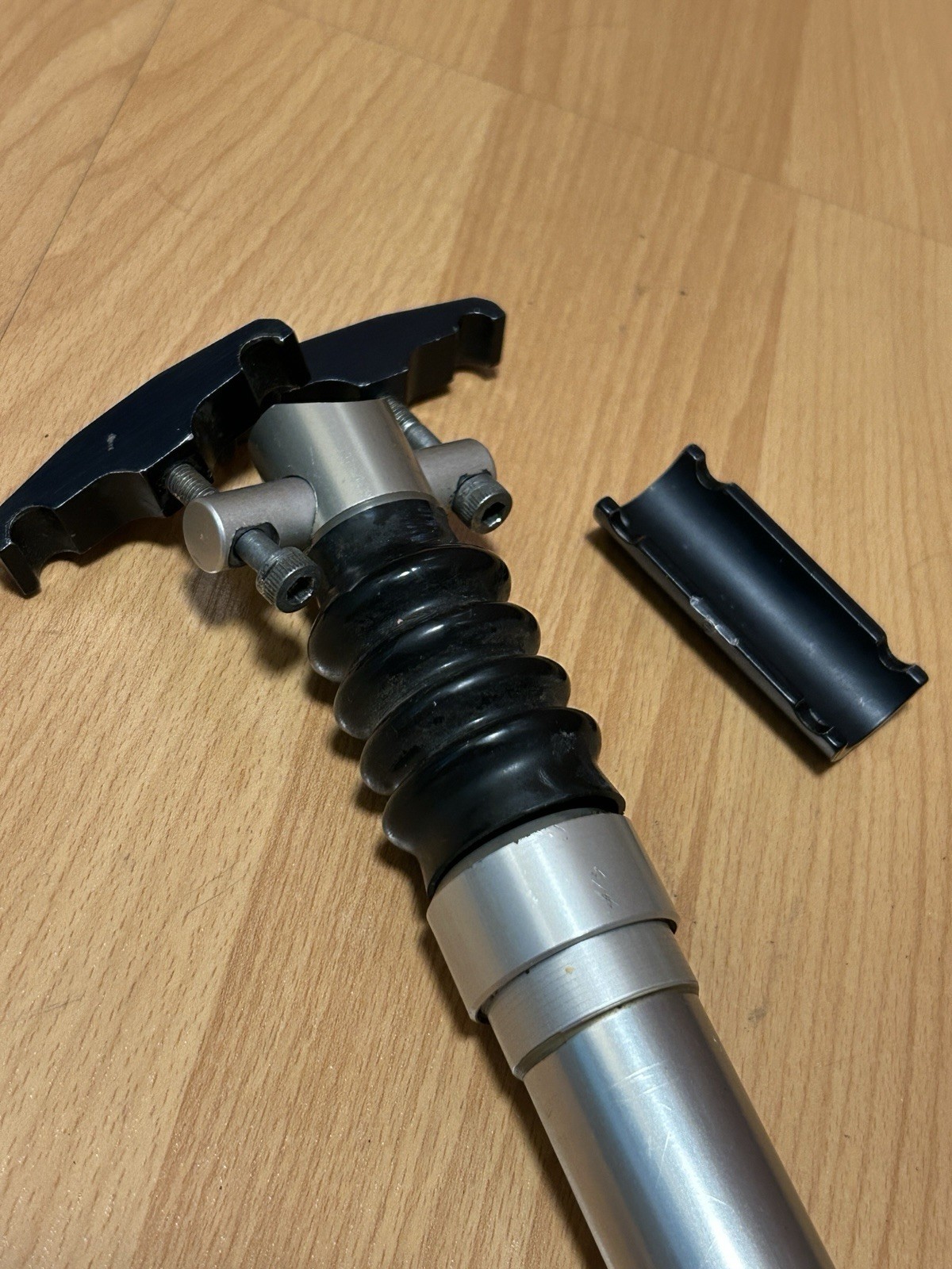 U.S.E. XCR Shockpost Suspension Bike Seatpost 26.8 Vintage 90s MTB Kult Alien