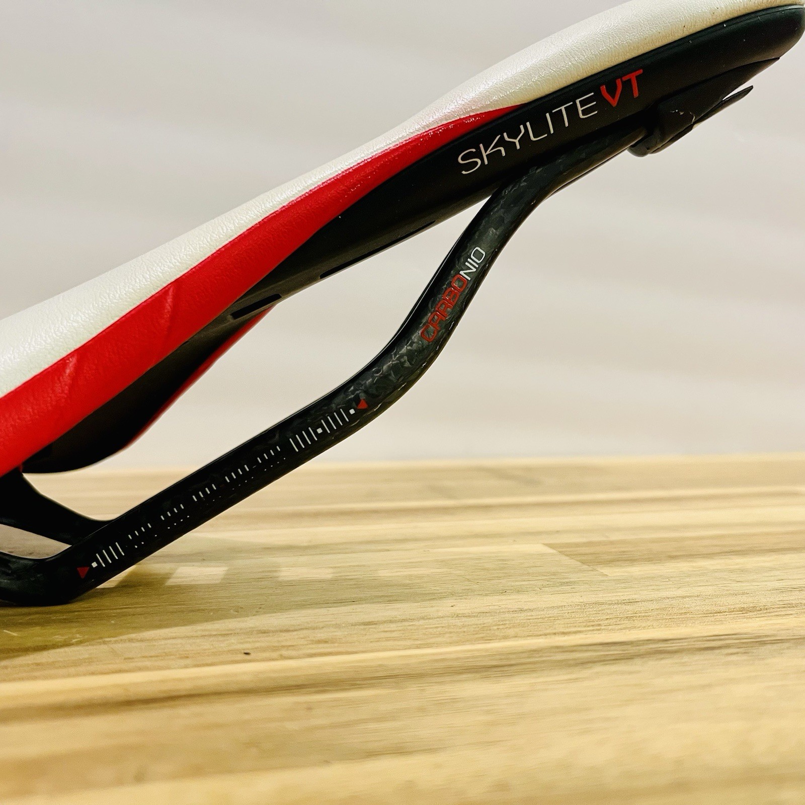 Astute Skylite VT Carbon Rail Saddle – White – Made In Italy – Original Box Used