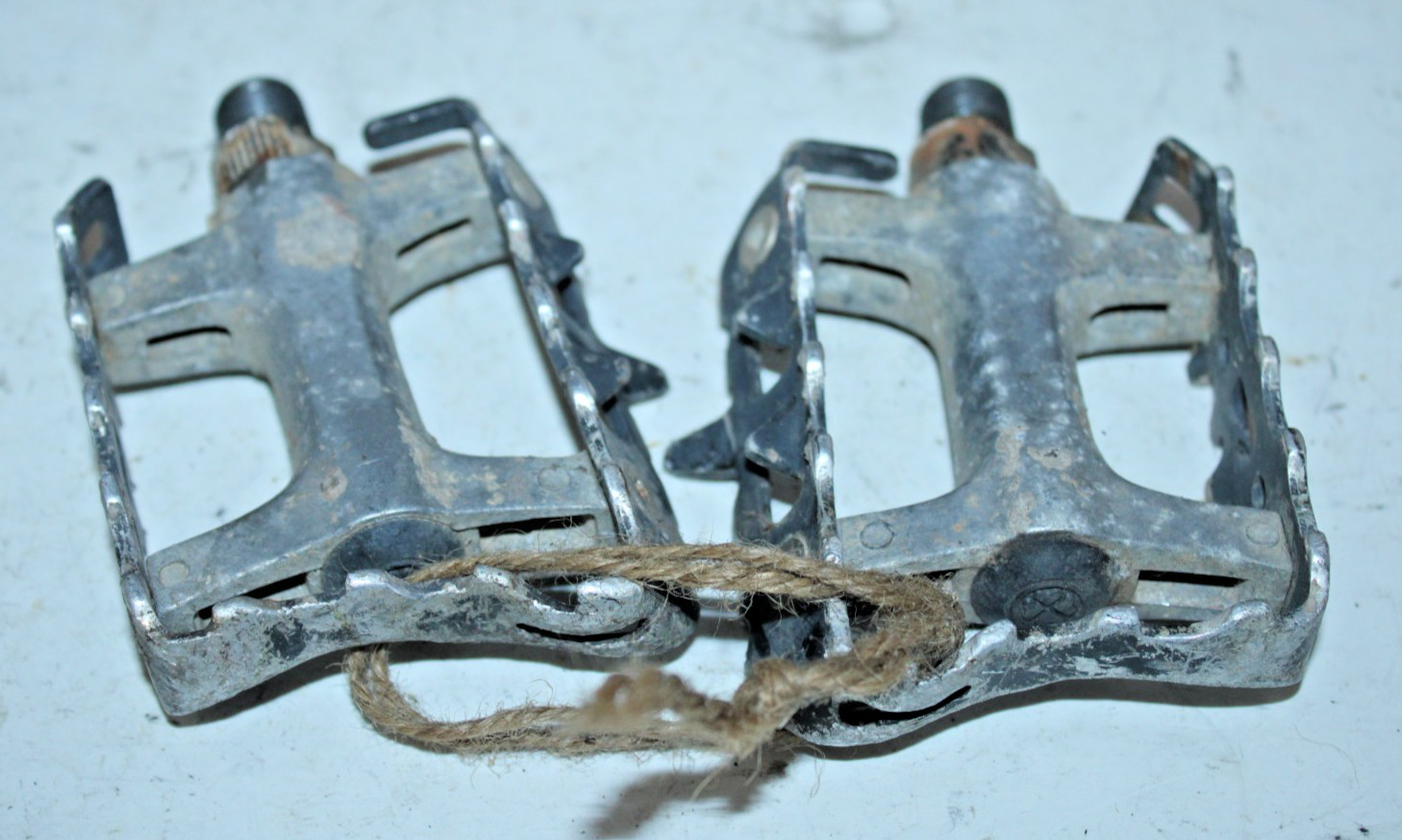 VP-336a 9/16″ Flat Bike Pedals Black Touring Road Hybrid Commuter Cafe Java MTB~