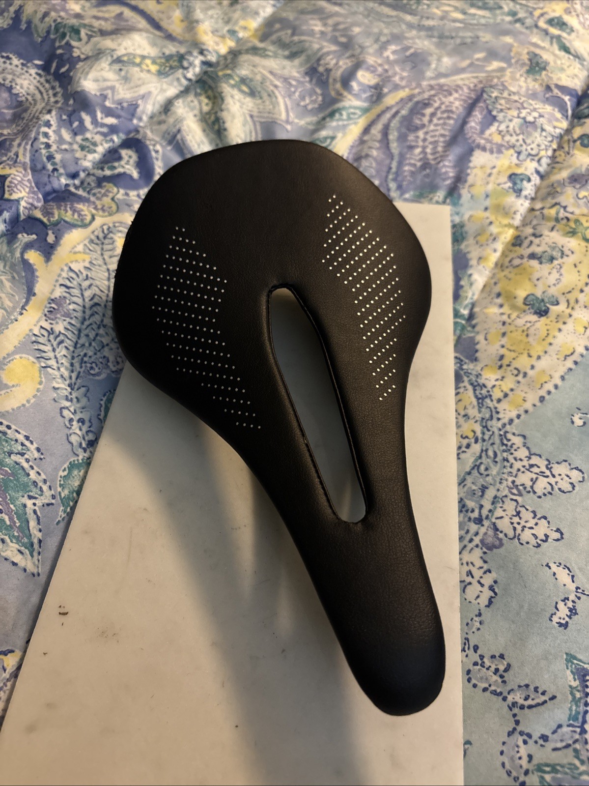 Light Thin Unbranded Saddle
