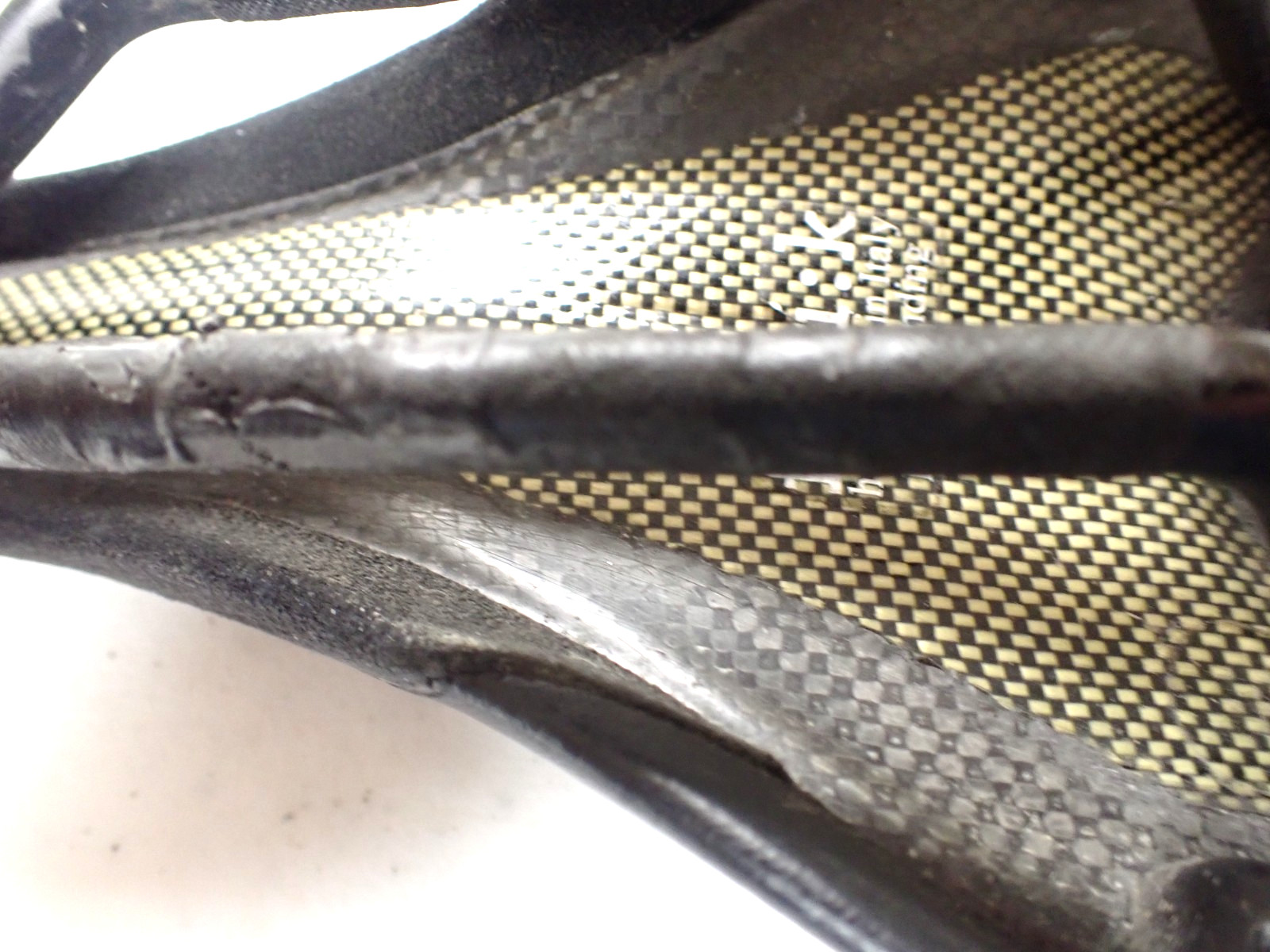 Fizik Aliante Twin Flex Road Bike Perforated Saddle with Carbon Braided Rails