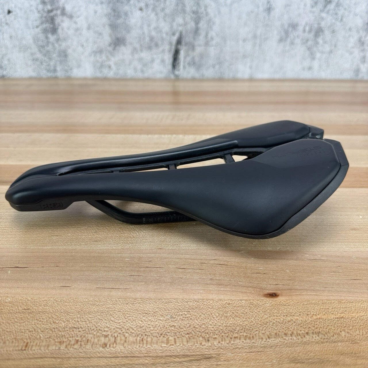 Light Use! Shimano Pro Stealth Team 152mm 7x9mm Carbon Rails Bike Saddle 166g
