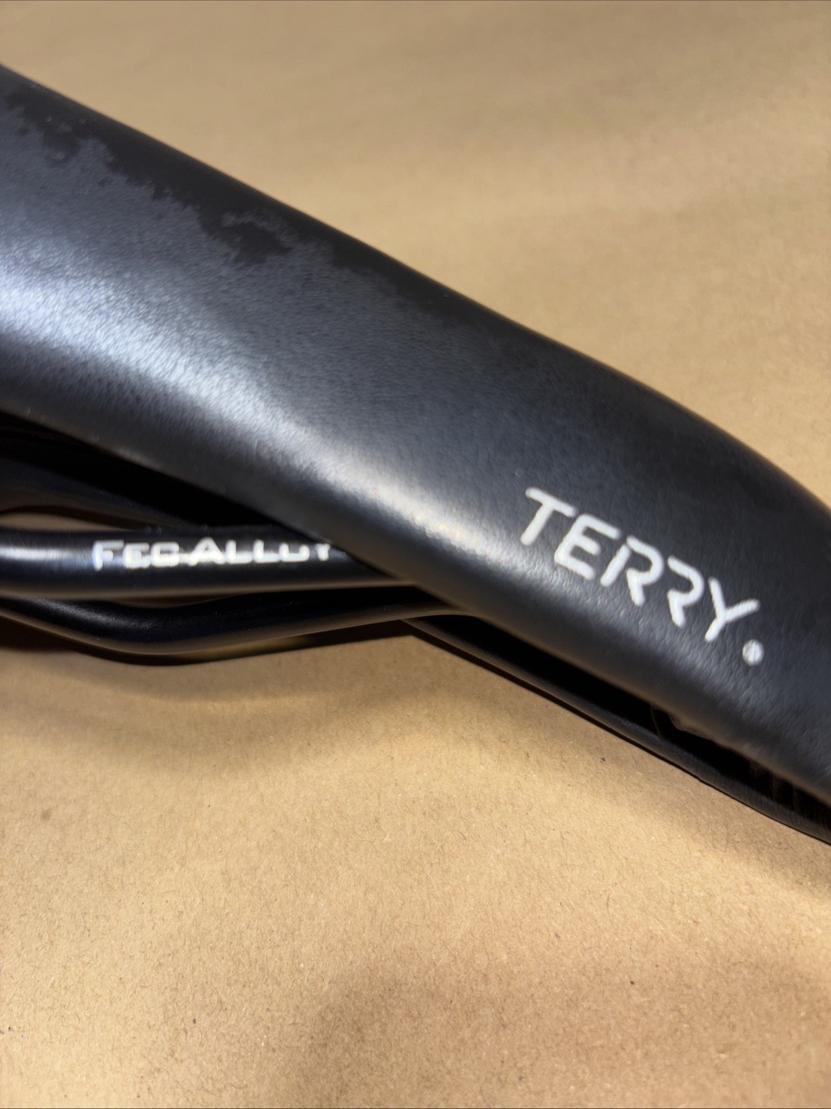 Terry Butterfly Bike Saddle Seat Center Cutaway 12.2oz 262mm Long 76mm High 155w