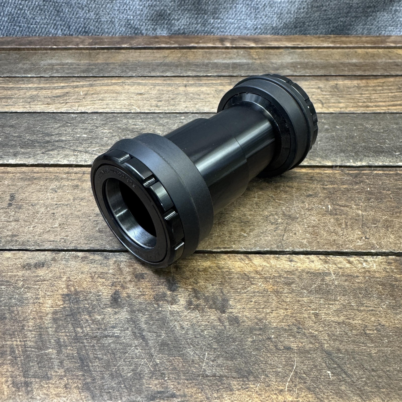 Token BB4629 Ninja DUB Bottom Bracket PF30 Press Fit 29mm Black MTB Bike