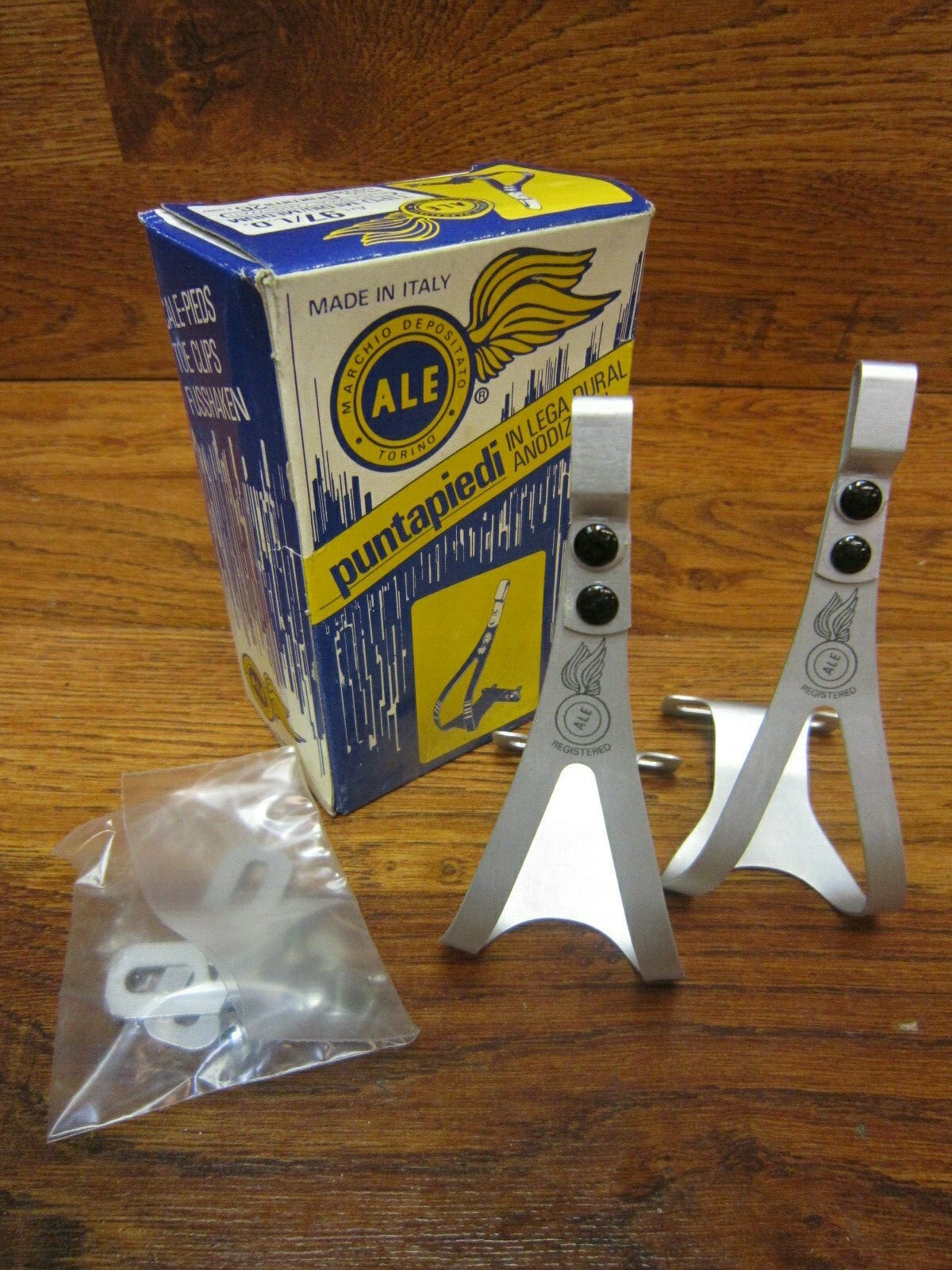 NOS ALE TOE CLIPS – SILVER ANODIZED ALLOY – MEDIUM – 97 L.D.
