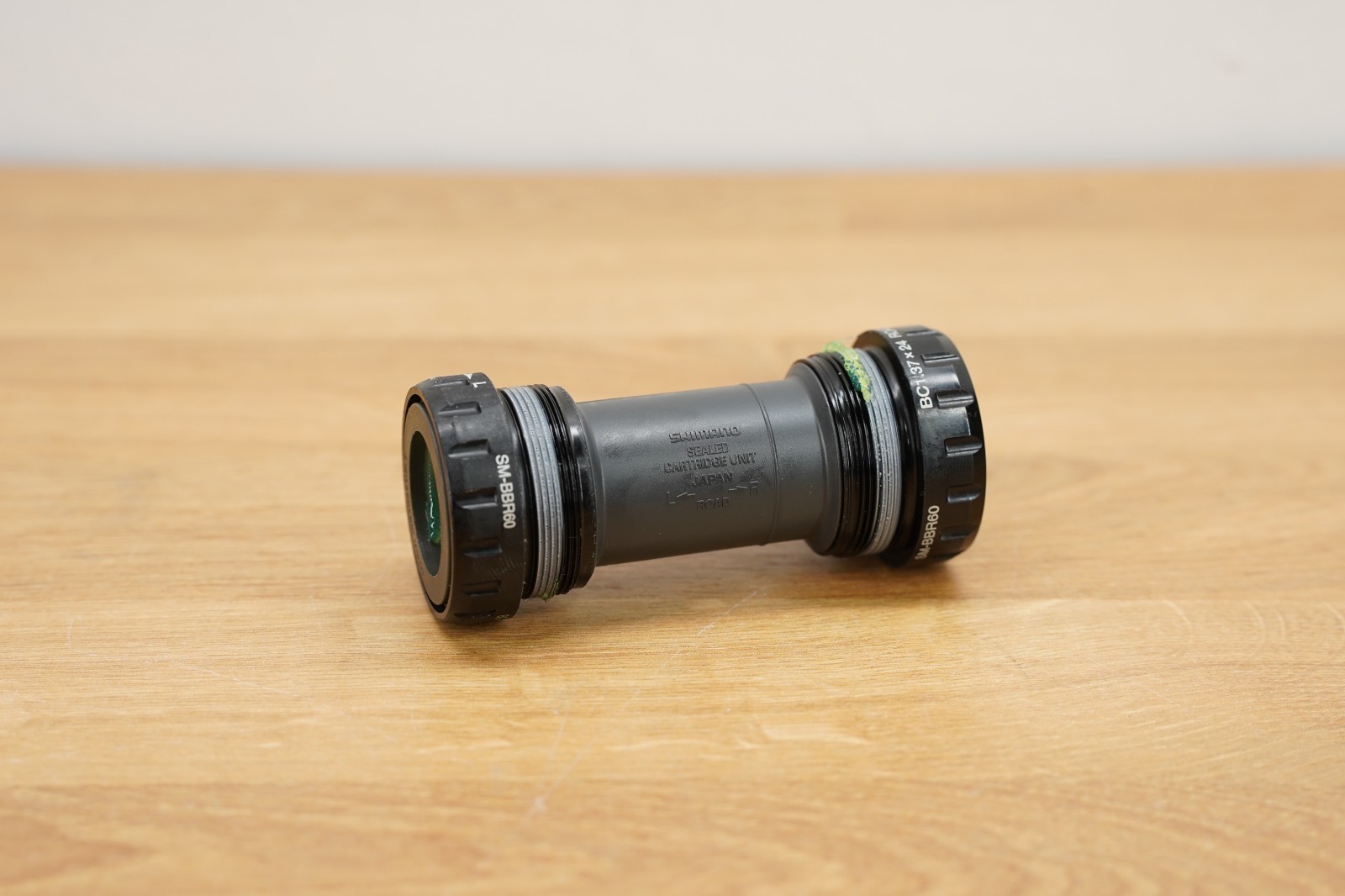 Shimano Ultegra 105 Bottom Bracket SM-BBR60B 68mm English External – NEW