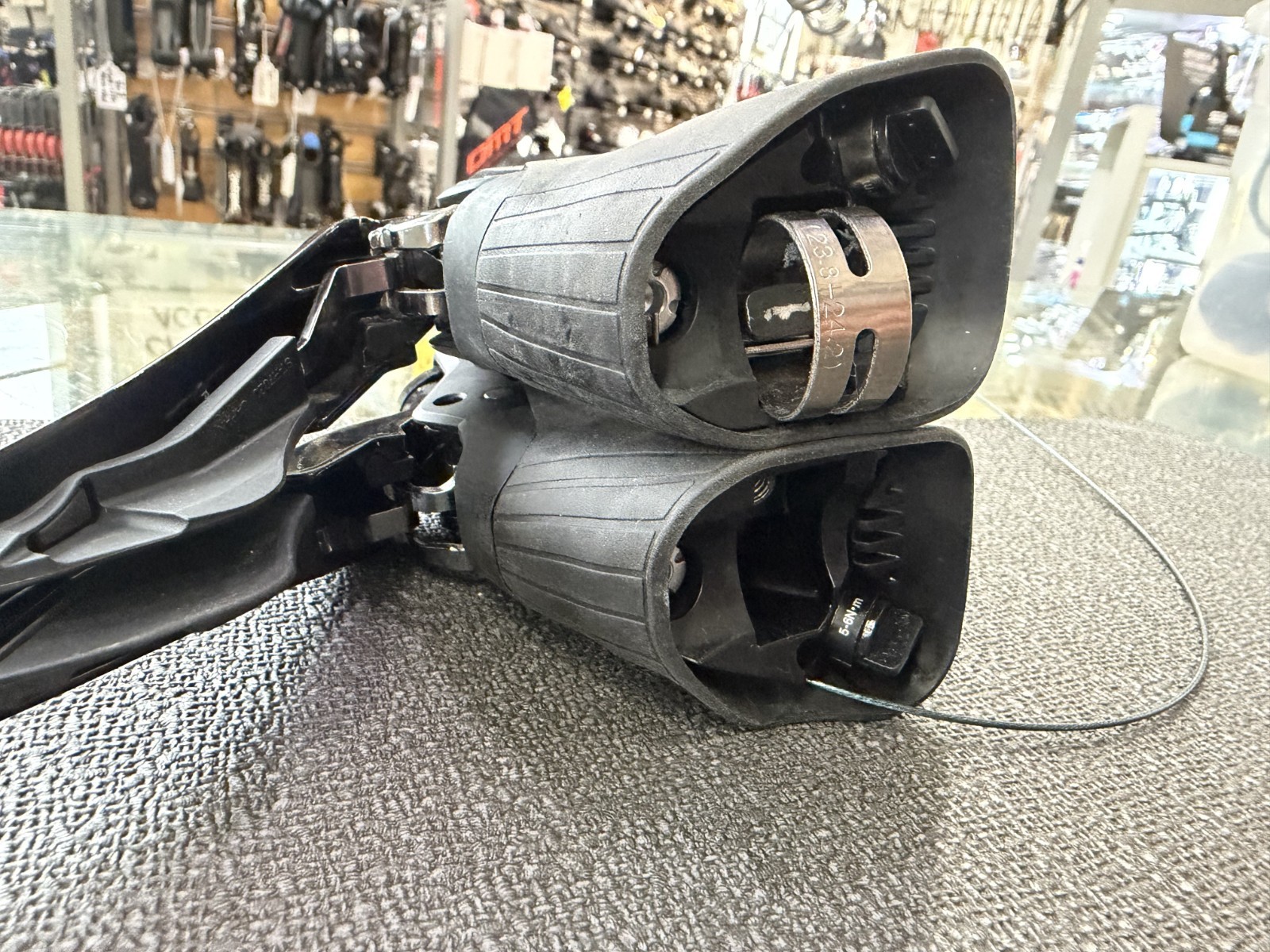 Shimano 105 11-Speed Hydraulic Disc Mechanical Shifters (CALIPERS NOT INCLUDED)