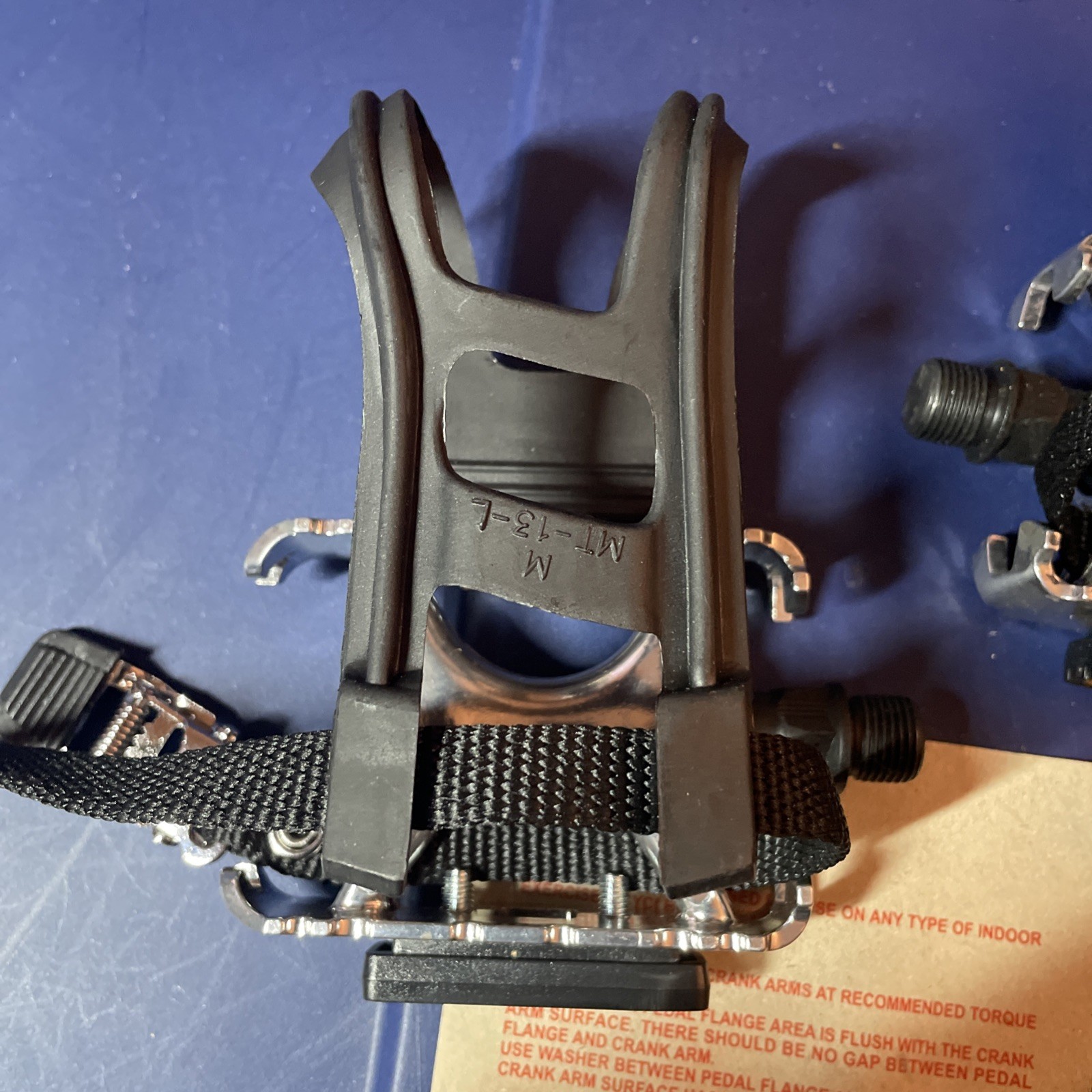 Wellgo LU-962 Pedals Silver with Power Grips Straps