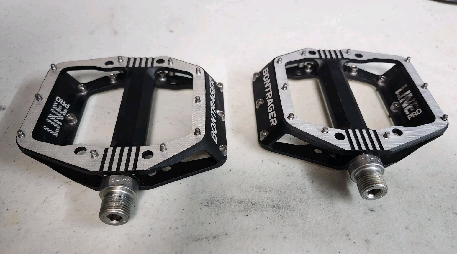 Bontrager Line Pro Flat Pedals, Aluminum, 9/16 spindle, Black Silver
