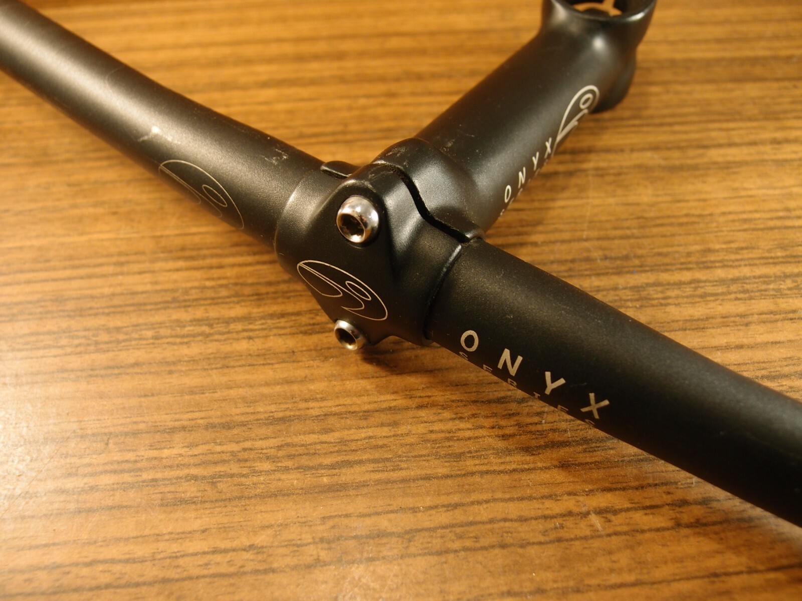 aluminium flat handlebar Onyx Series + stem ahead Onyx Series 1 1/8 »